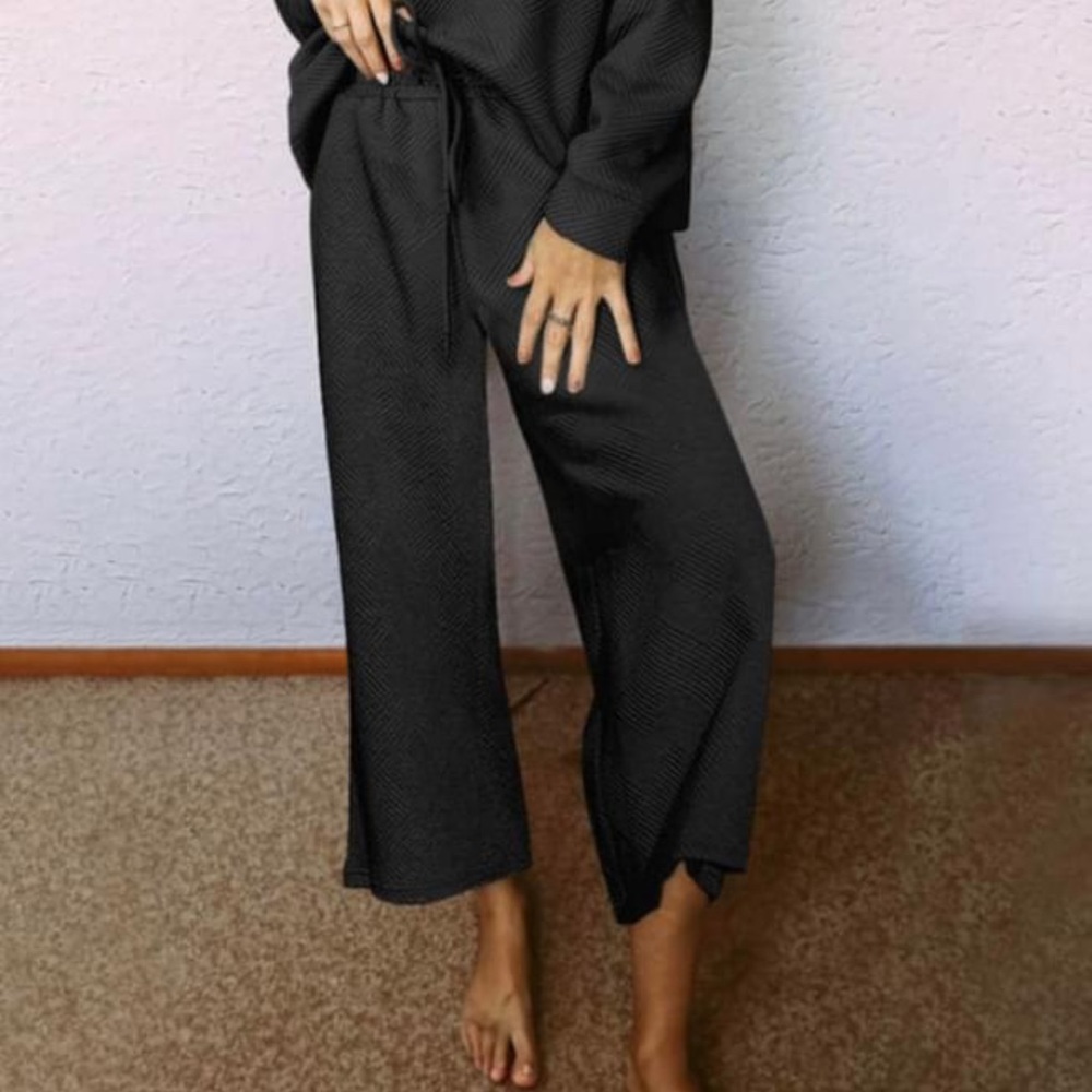 Black textured pants